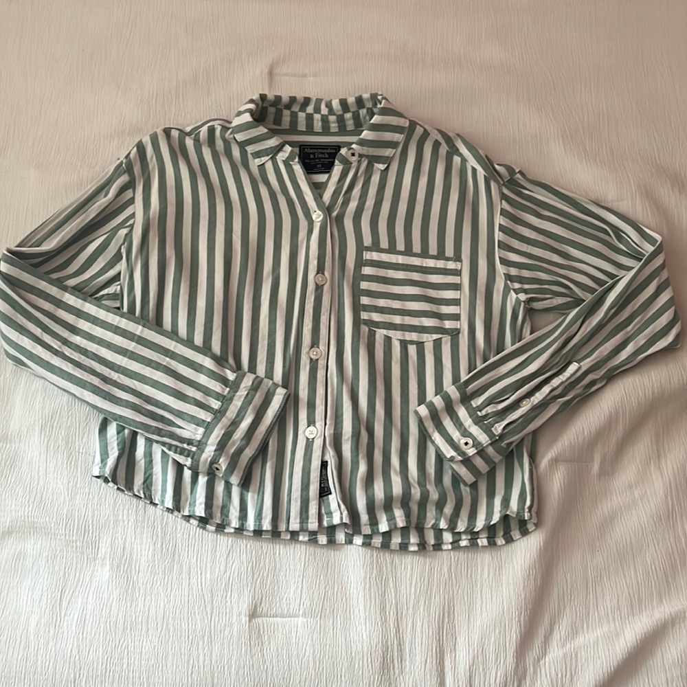A&F cropped button up